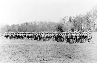 Troupes britanniques en marche en Birmanie, vers 1891